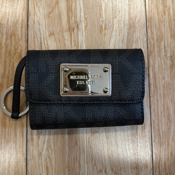 Michael Kors Wallet Monogram - Picture 1 of 3